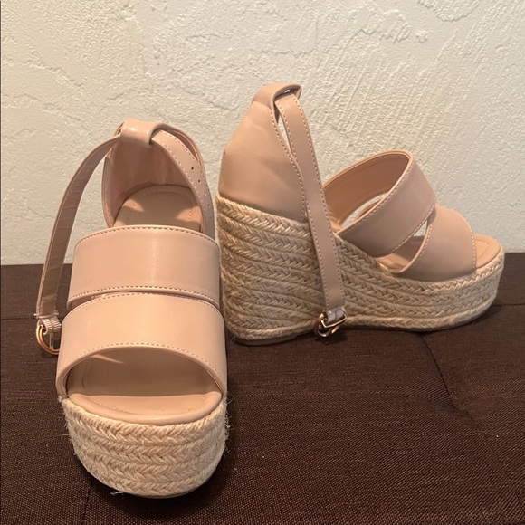 Womens Best Shoes - Women’s Elegant Nude Wedge Sandals size ( 5) 35